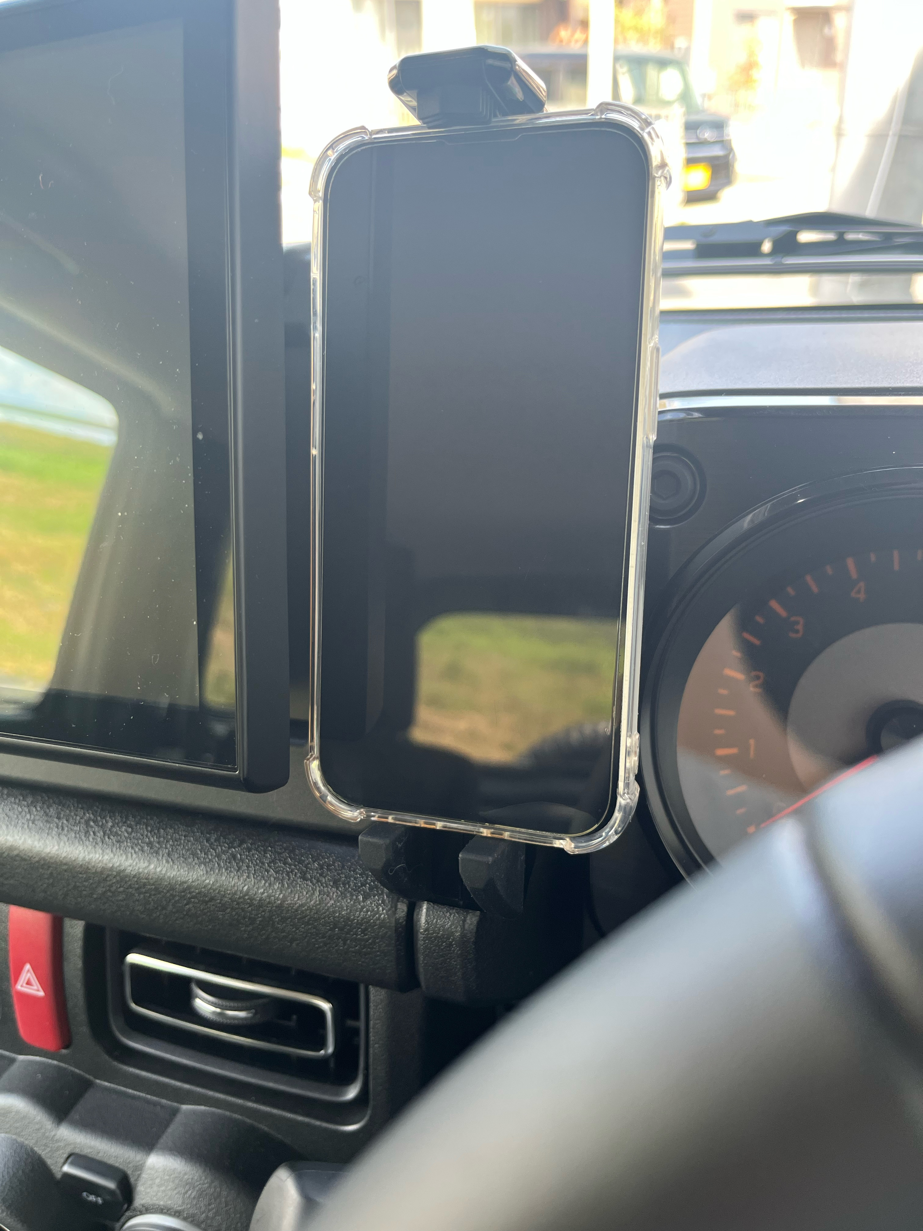 まるで純正！ジムニーのスマホホルダー正直レビュー【YAC SY-SZ6】